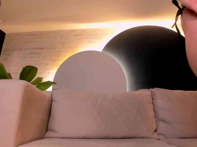 LucyWeiss webcam