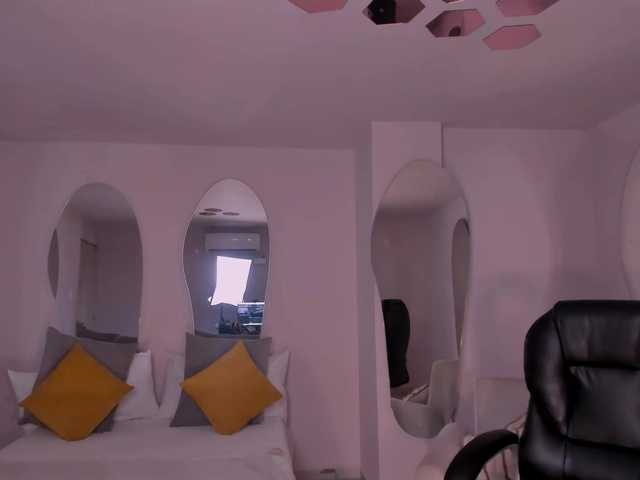 MayaMoretti's BongaCams show and profile