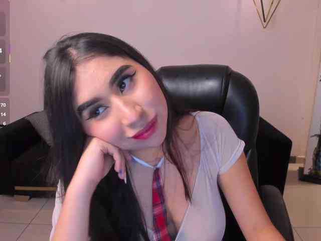 MayaMoretti webcam