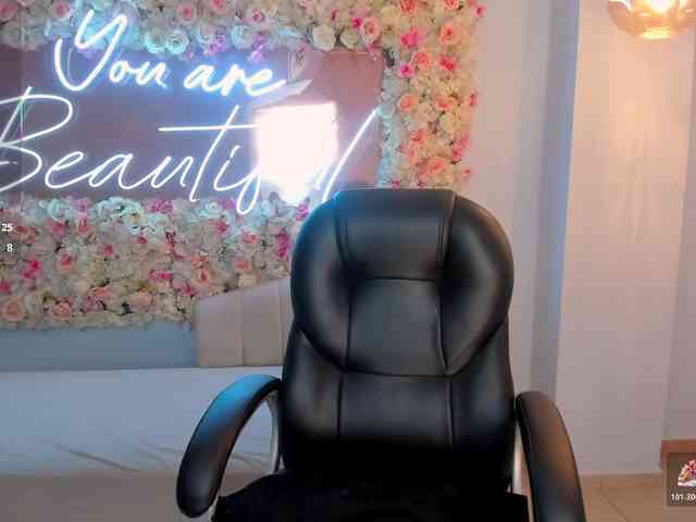 MayaMoretti webcam