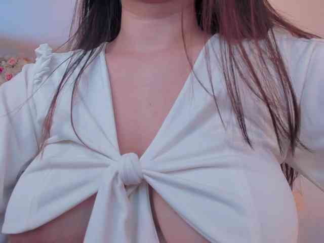 MayaMoretti webcam