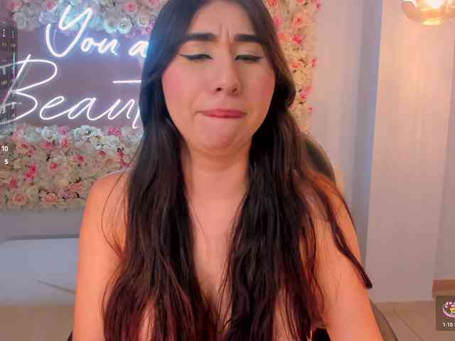 MayaMoretti webcam