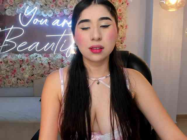 MayaMoretti webcam