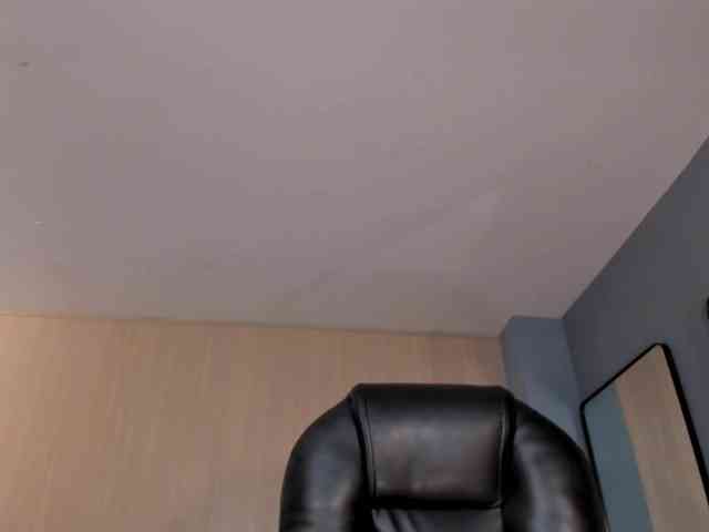 MayaMoretti webcam