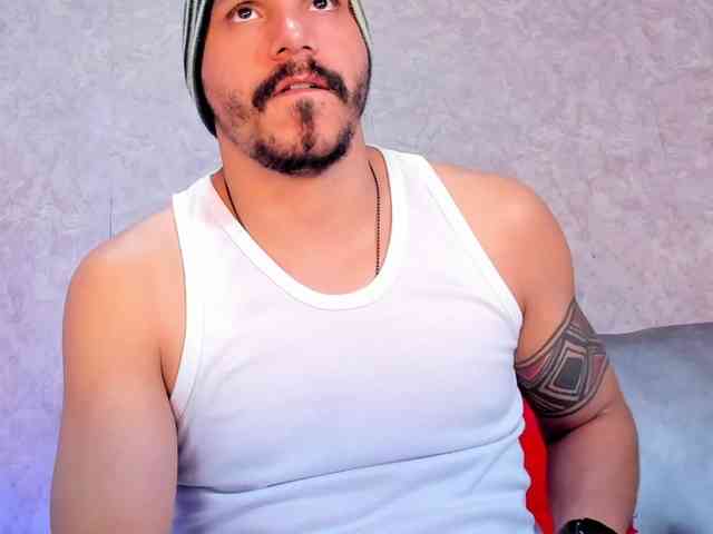 axelstone Live Webcam on BongaCams