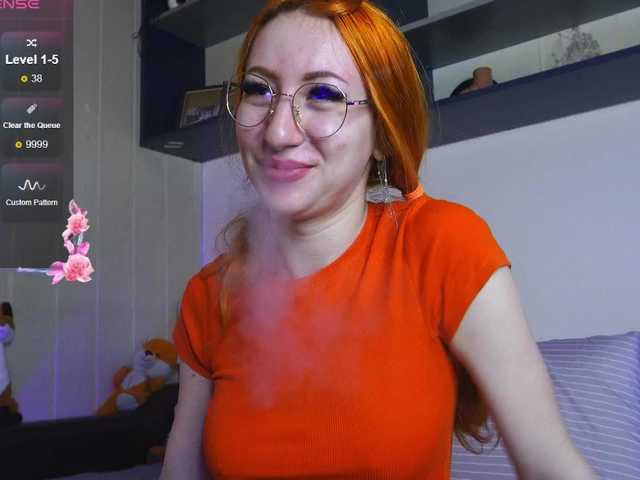 Daddyslittleslutfox's BongaCams show and profile