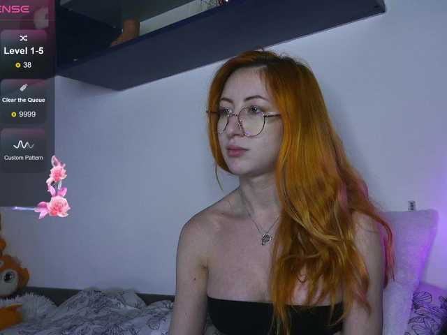 Daddyslittleslutfox's BongaCams show and profile