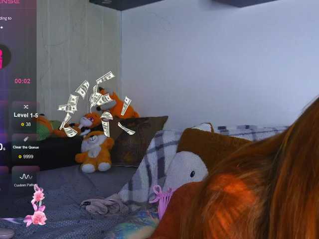 Daddyslittleslutfox's BongaCams show and profile