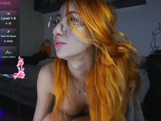 Daddyslittleslutfox's BongaCams show and profile