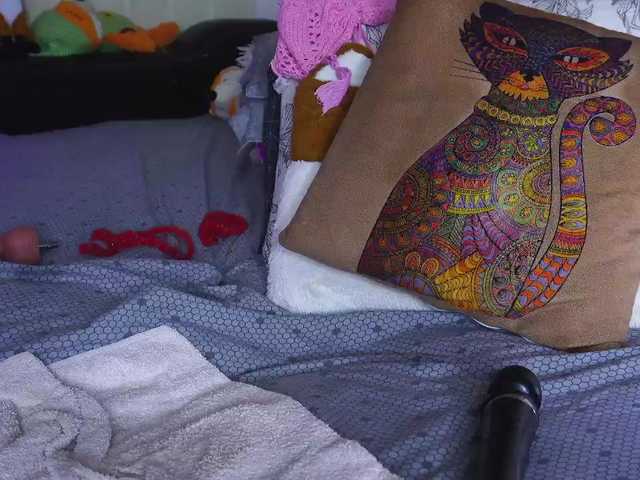 Daddyslittleslutfox's BongaCams show and profile