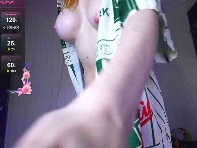 Daddyslittleslutfox webcam