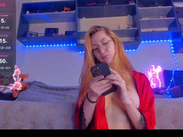 Daddyslittleslutfox webcam