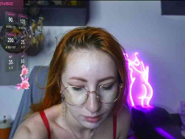 Daddyslittleslutfox webcam