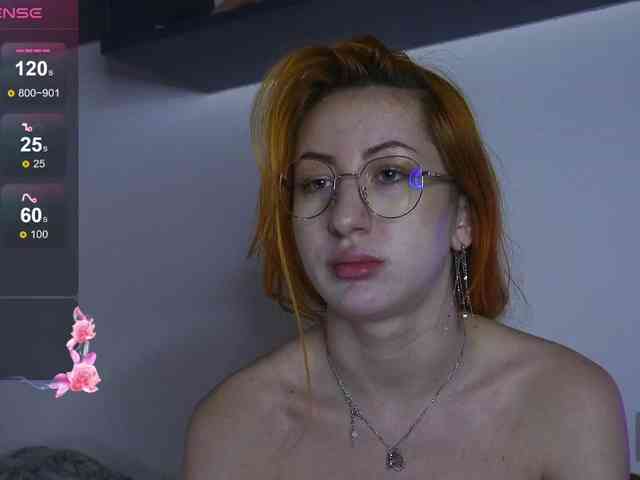 Daddyslittleslutfox webcam