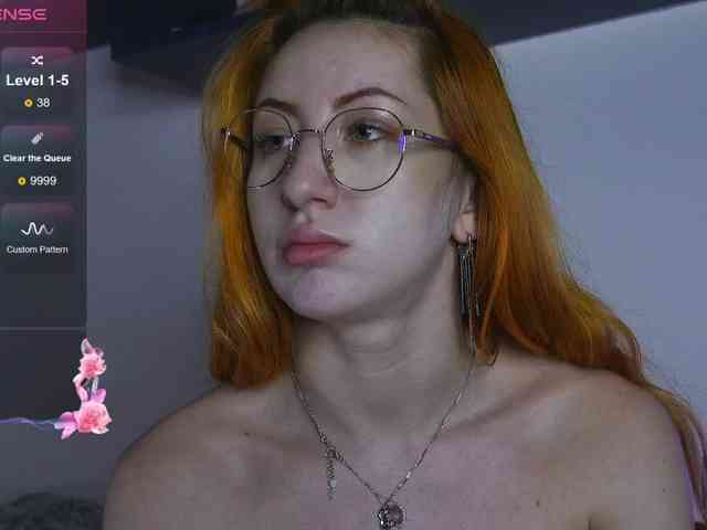 Daddyslittleslutfox webcam