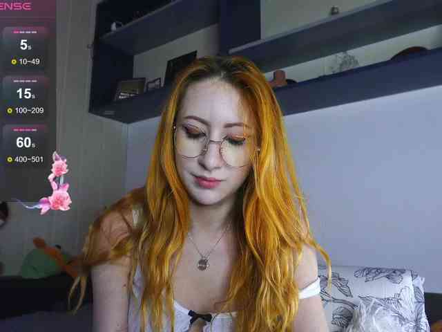 Daddyslittleslutfox webcam