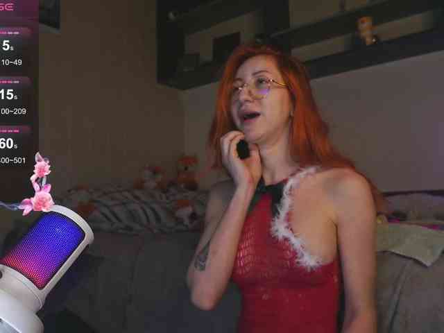 Daddyslittleslutfox webcam