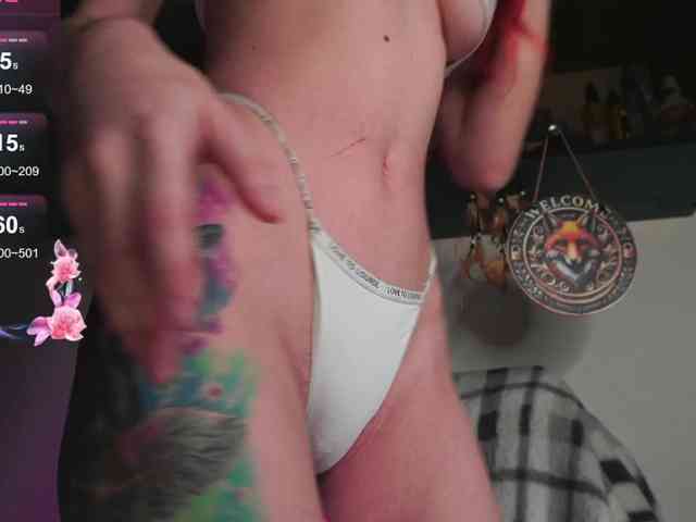 Daddyslittleslutfox webcam