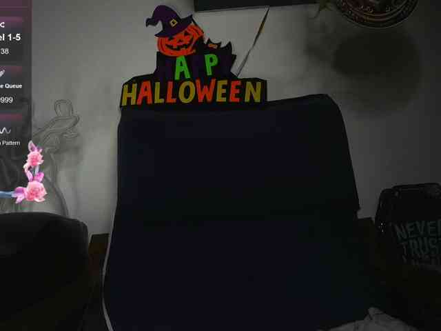 Daddyslittleslutfox webcam