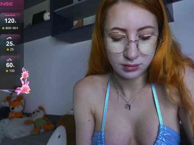 Daddyslittleslutfox webcam