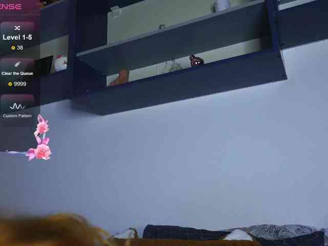 Daddyslittleslutfox webcam