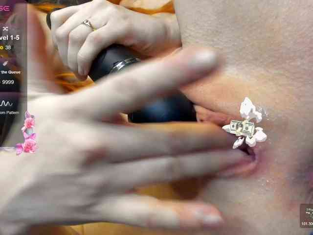 Daddyslittleslutfox webcam