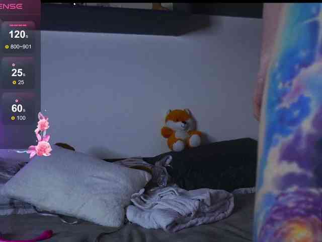 Daddyslittleslutfox webcam