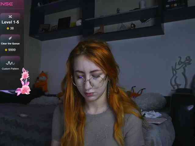 Daddyslittleslutfox webcam