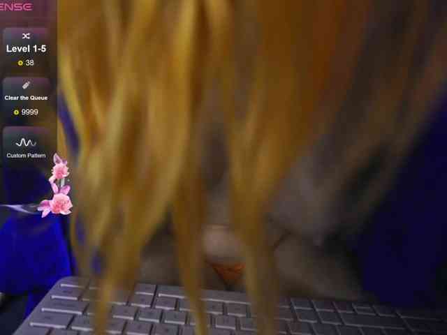 Daddyslittleslutfox webcam