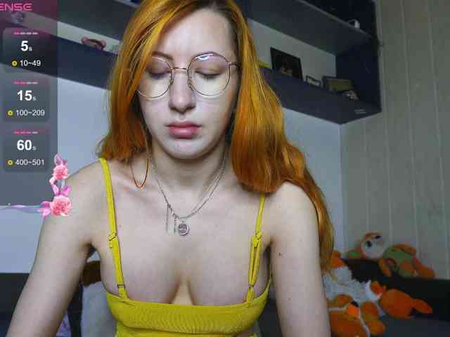 Daddyslittleslutfox webcam