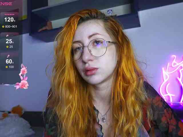 Daddyslittleslutfox webcam