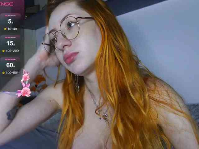 Daddyslittleslutfox webcam