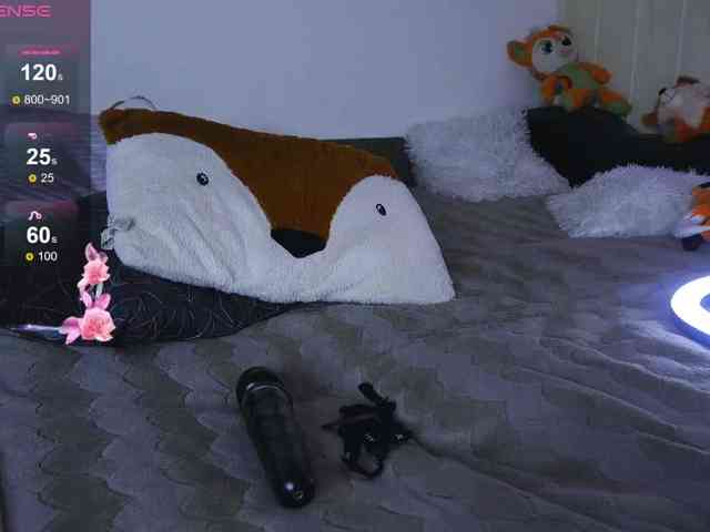 Daddyslittleslutfox webcam