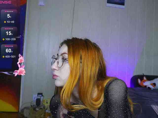 Daddyslittleslutfox webcam