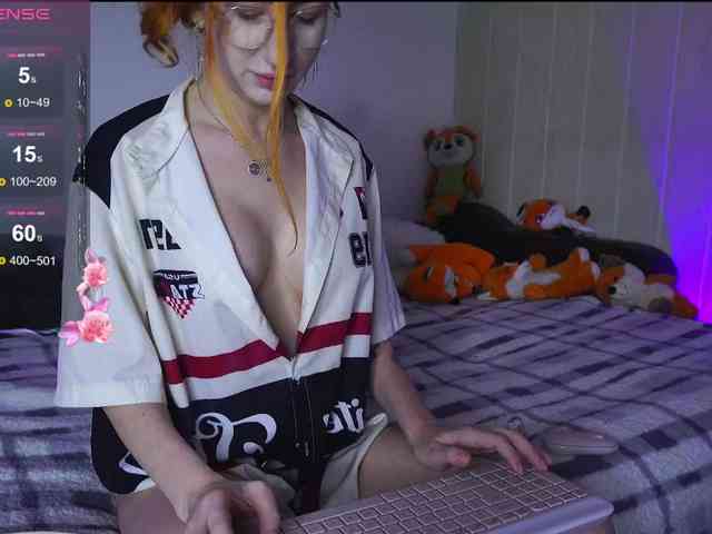 Daddyslittleslutfox webcam