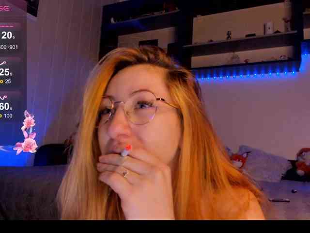 Daddyslittleslutfox webcam