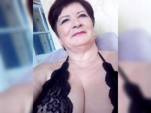 Empresswoman's BongaCams show and profile