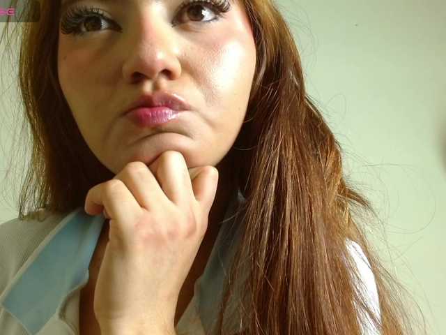 LaraJohnson's BongaCams show and profile