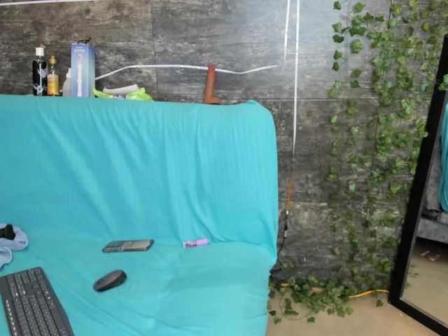 Oriana-Olsen's BongaCams show and profile