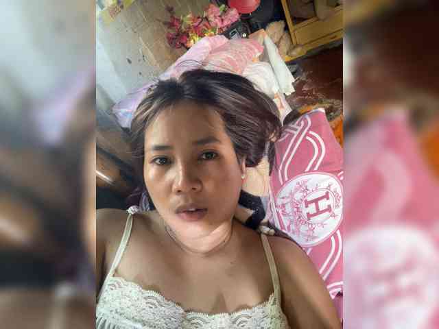 Cutewoman8 webcam