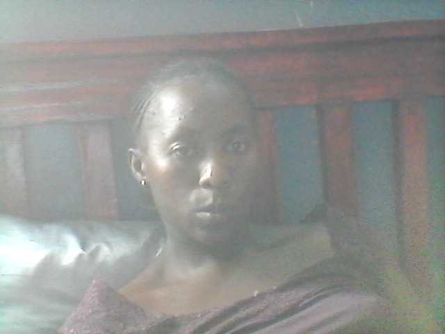 sexyella webcam bongacams model stream image