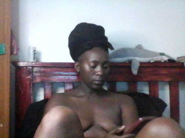 sexyella webcam bongacams model stream image