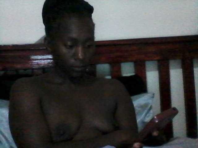 le modèle Sexyella est en webcam porno dans un show sur le site bongacams, il possède les tags suivants: Ebony,Brunette,Shaved