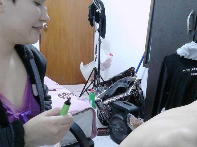 washintonredskins's BongaCams show and profile