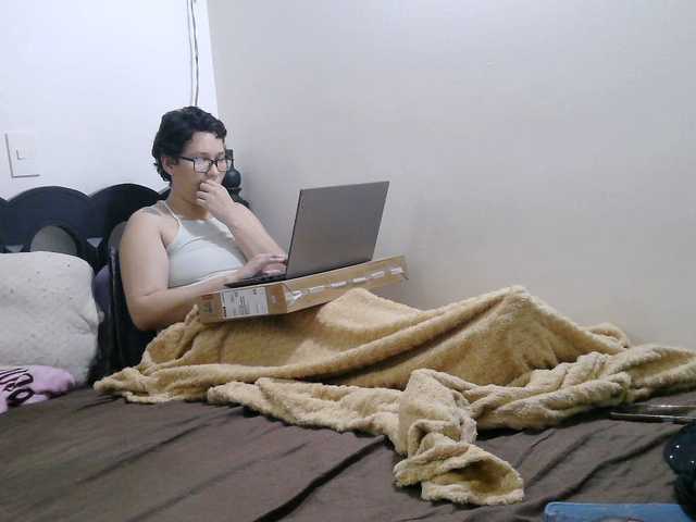 washintonredskins's BongaCams show and profile