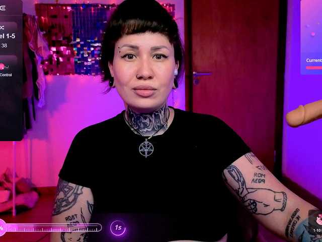 SenoritaDakota's BongaCams show and profile