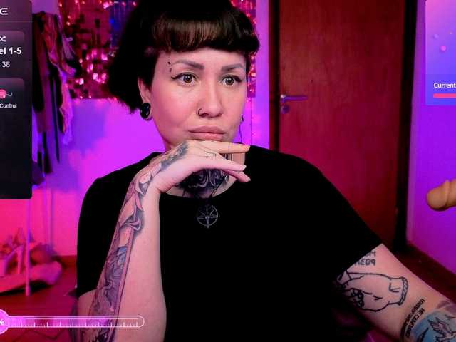 SenoritaDakota's BongaCams show and profile