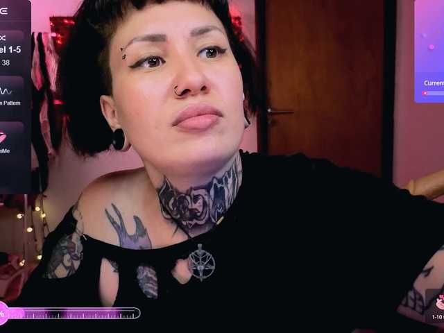 SenoritaDakota's BongaCams show and profile