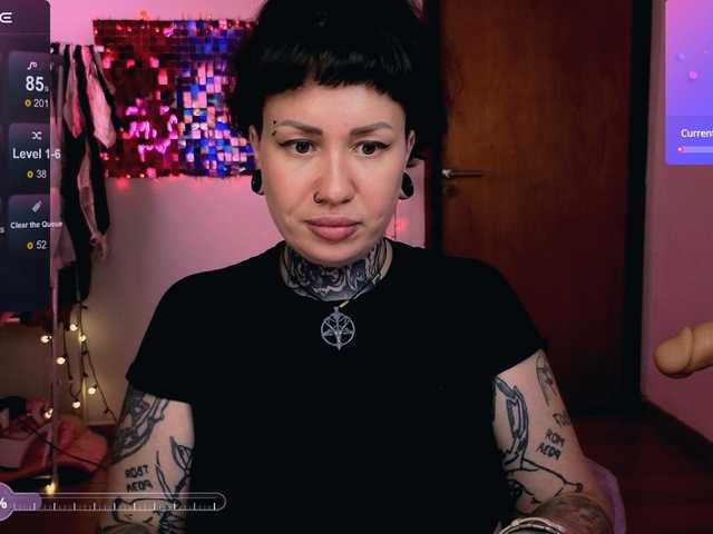 SenoritaDakota's BongaCams show and profile