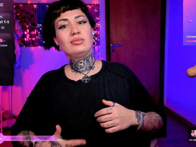 go to chat with DakotaCandy